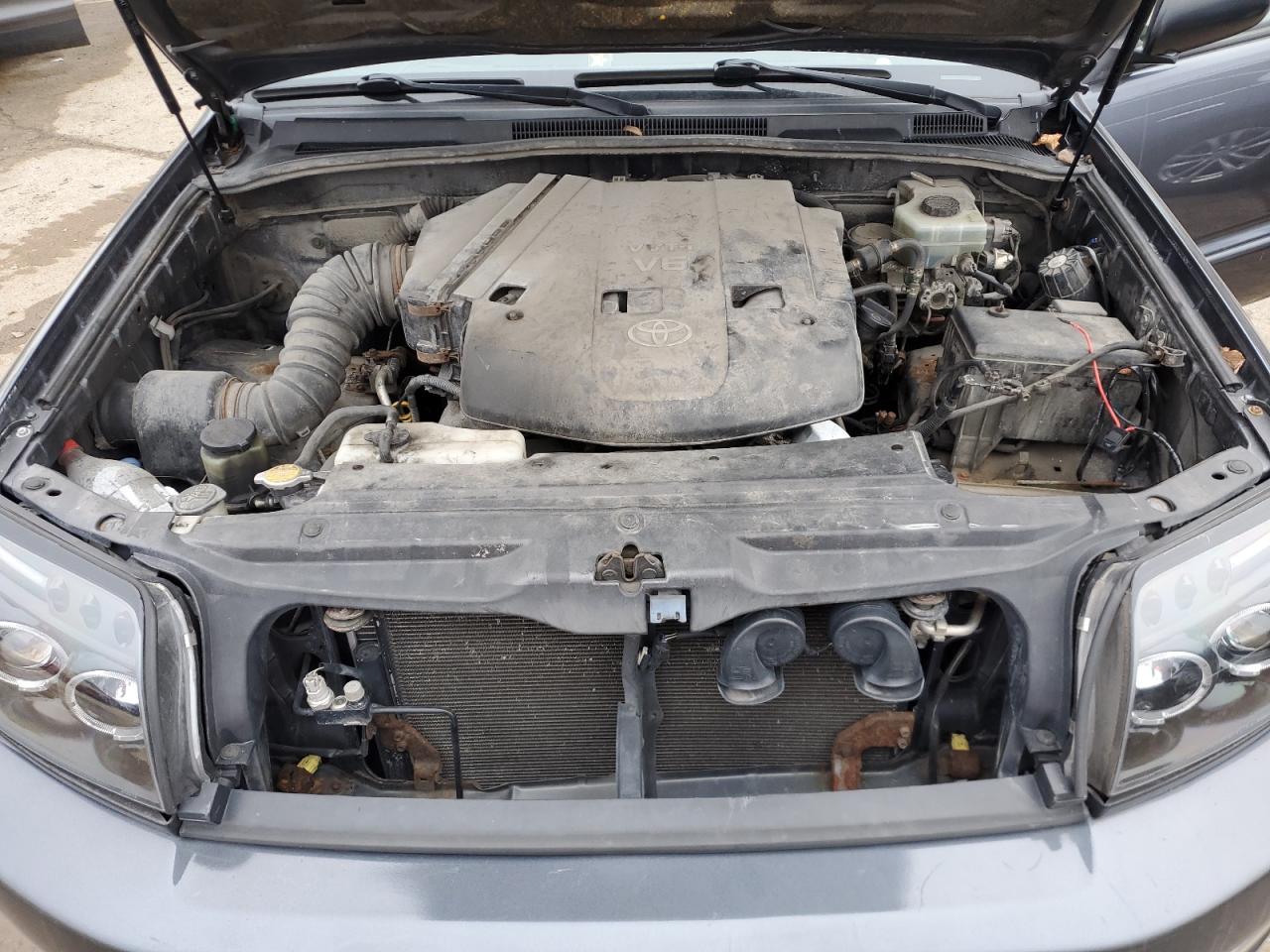 2004 Toyota 4Runner - Image 12