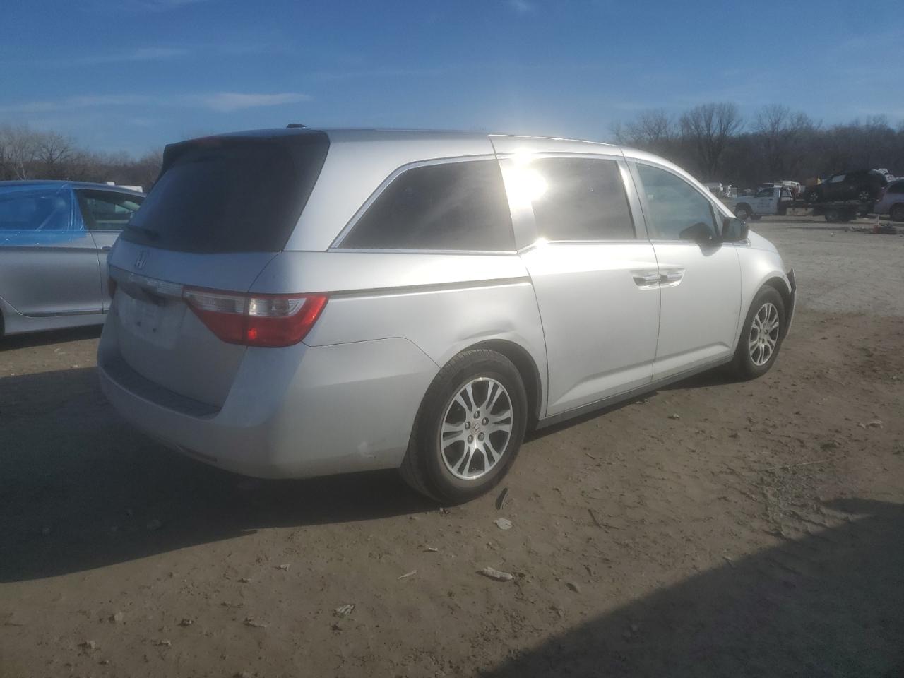 2011 Honda Odyssey - Image 3