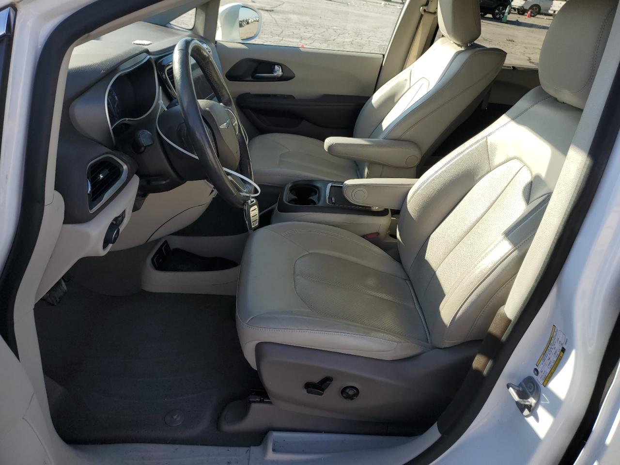 2020 Chrysler Pacifica - Image 7