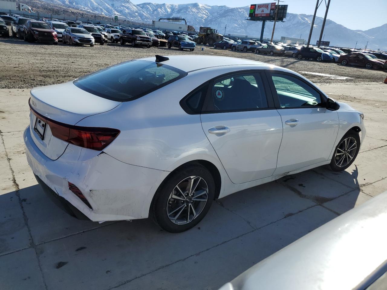 2022 Kia Forte - Image 3