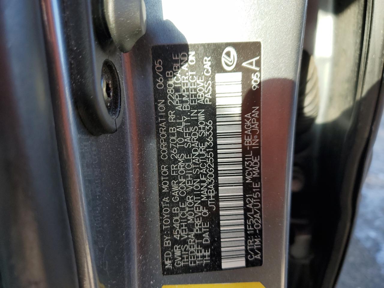 2005 Lexus ES - Image 12