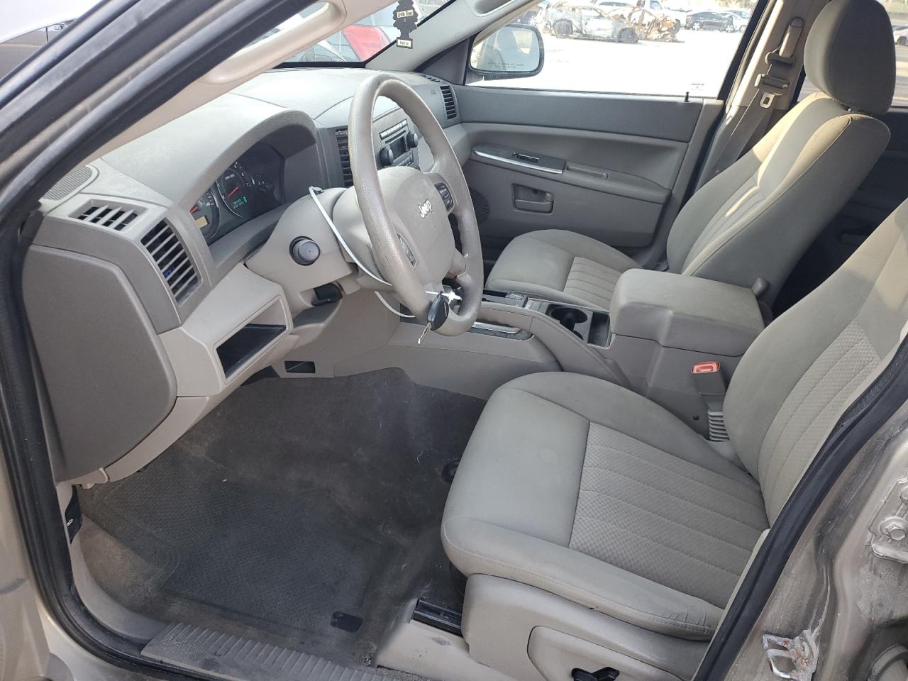 2006 Jeep Grand Cherokee - Image 7