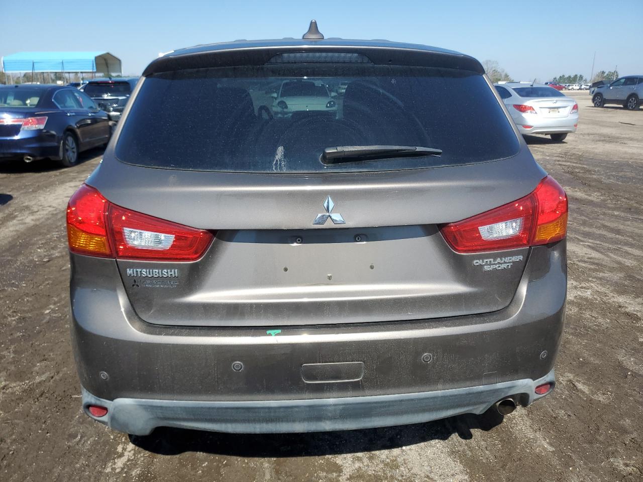 2017 Mitsubishi Outlander - Image 6