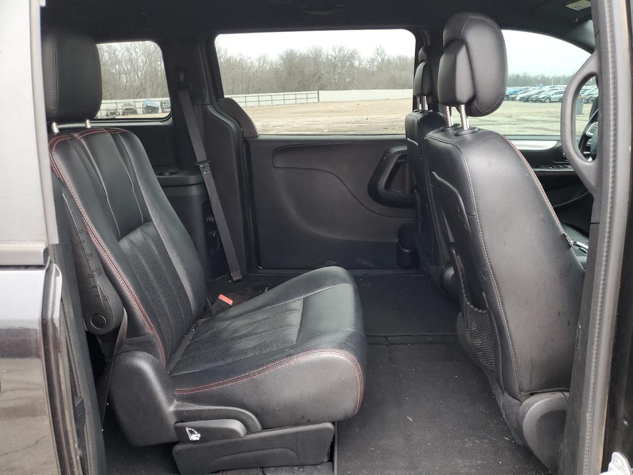 2016 Dodge Caravan - Image 11