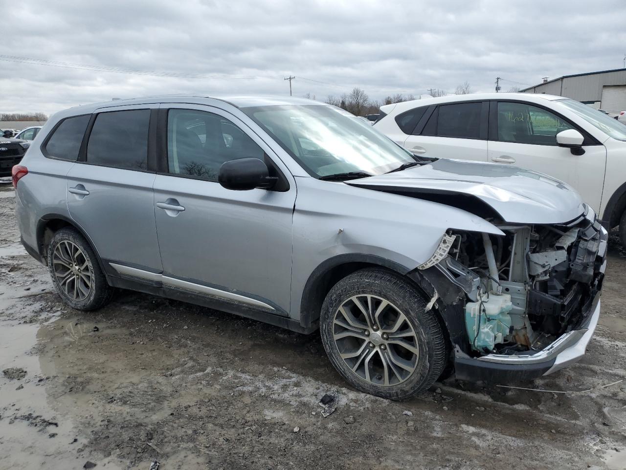 2017 Mitsubishi Outlander - Image 4