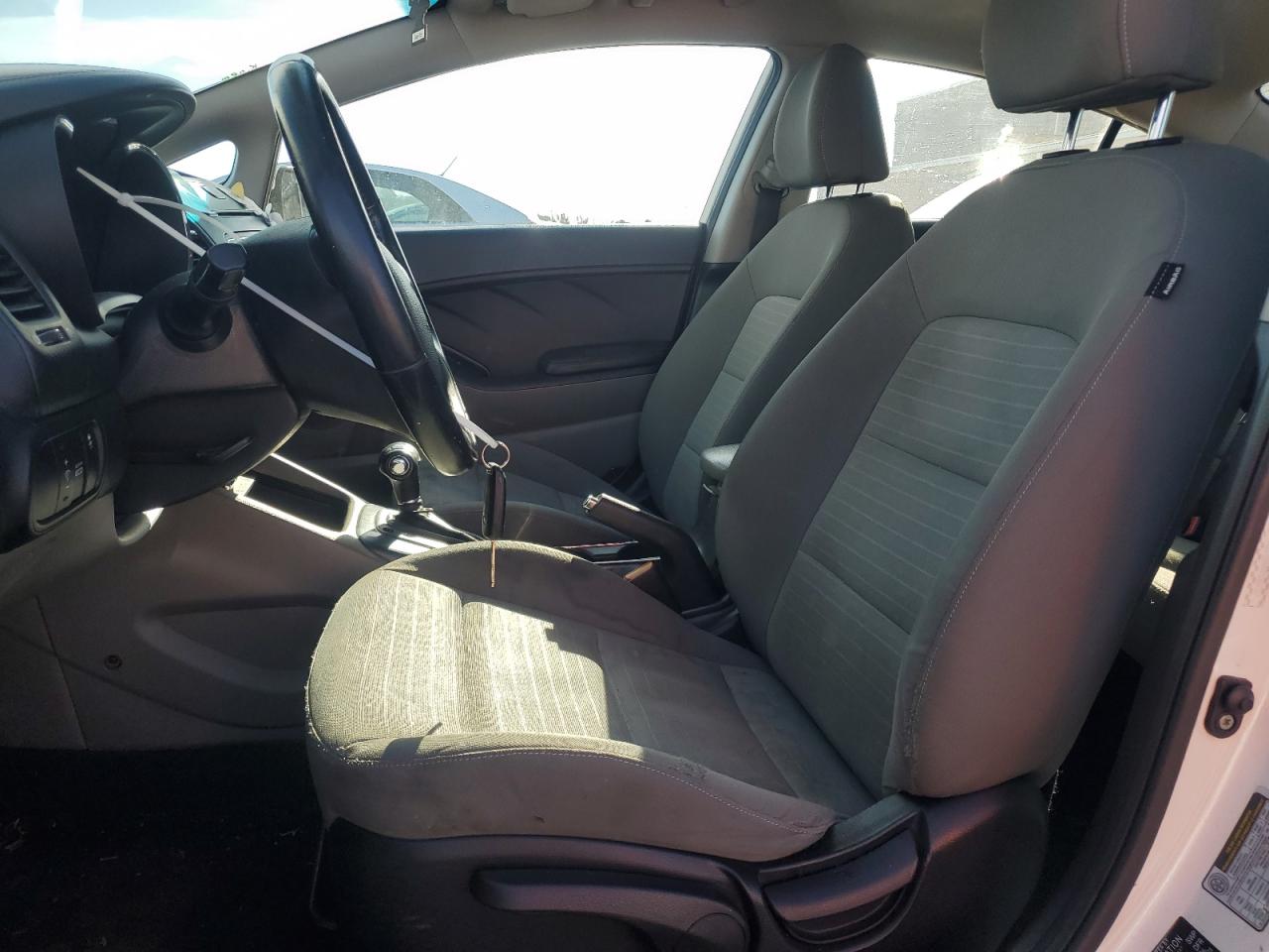 2015 Kia Forte - Image 7