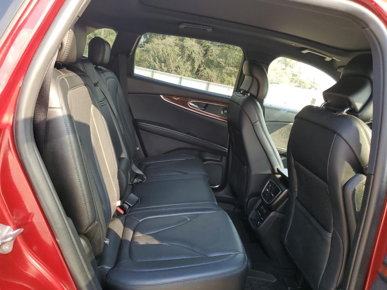 2019 Lincoln Nautilus - Image 11