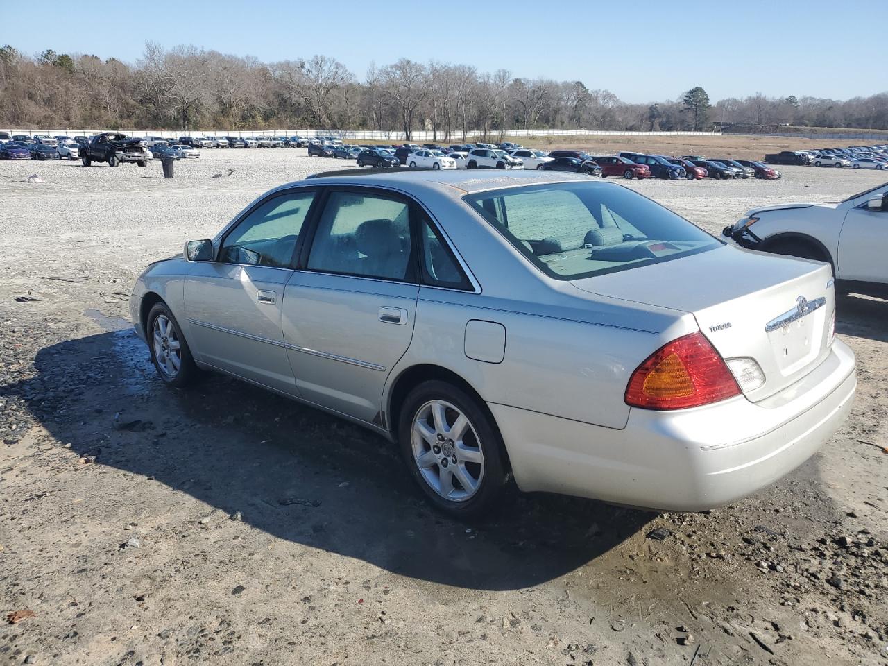 2001 Toyota Avalon - Image 2