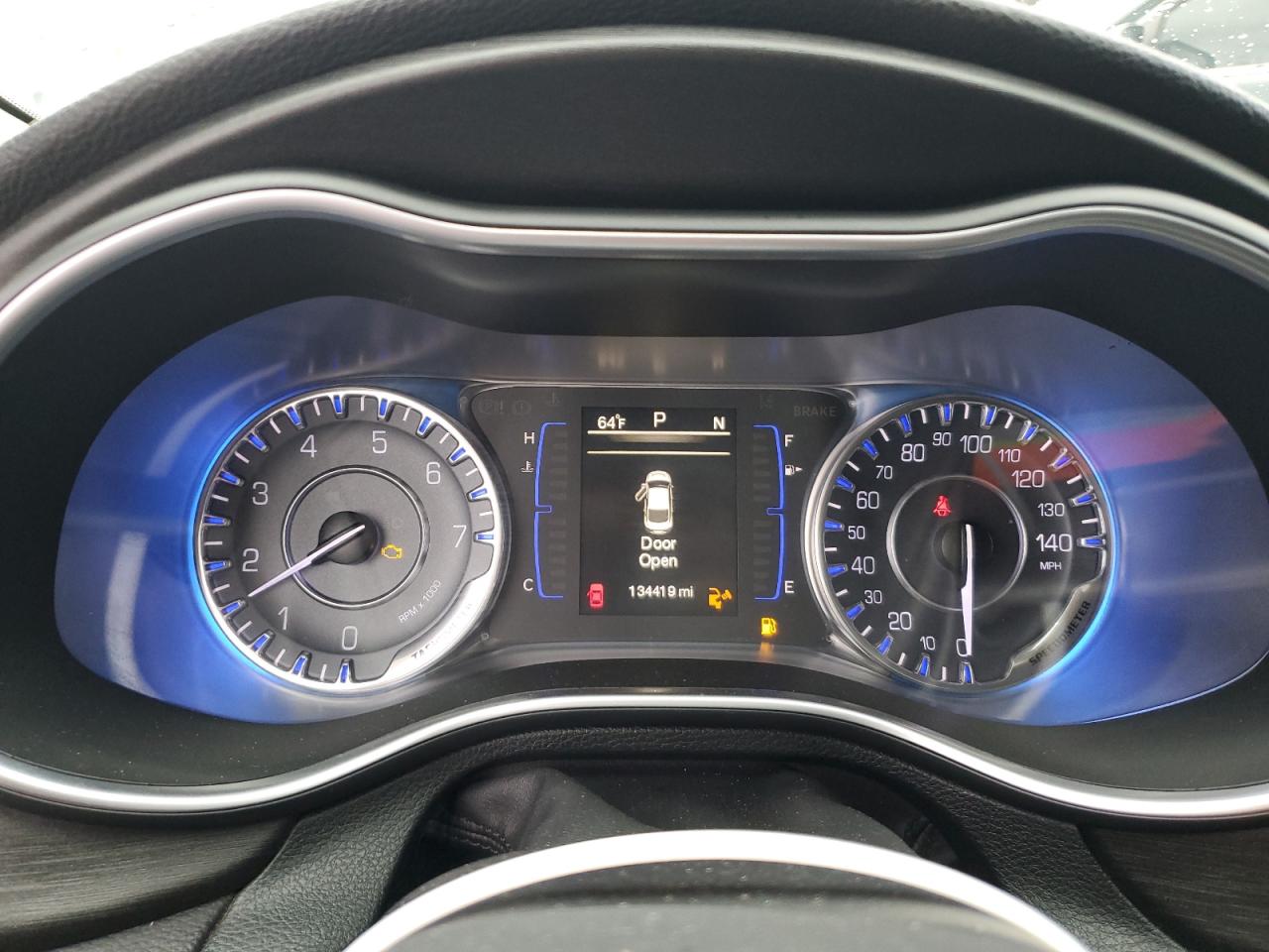 2015 Chrysler 200 - Image 9