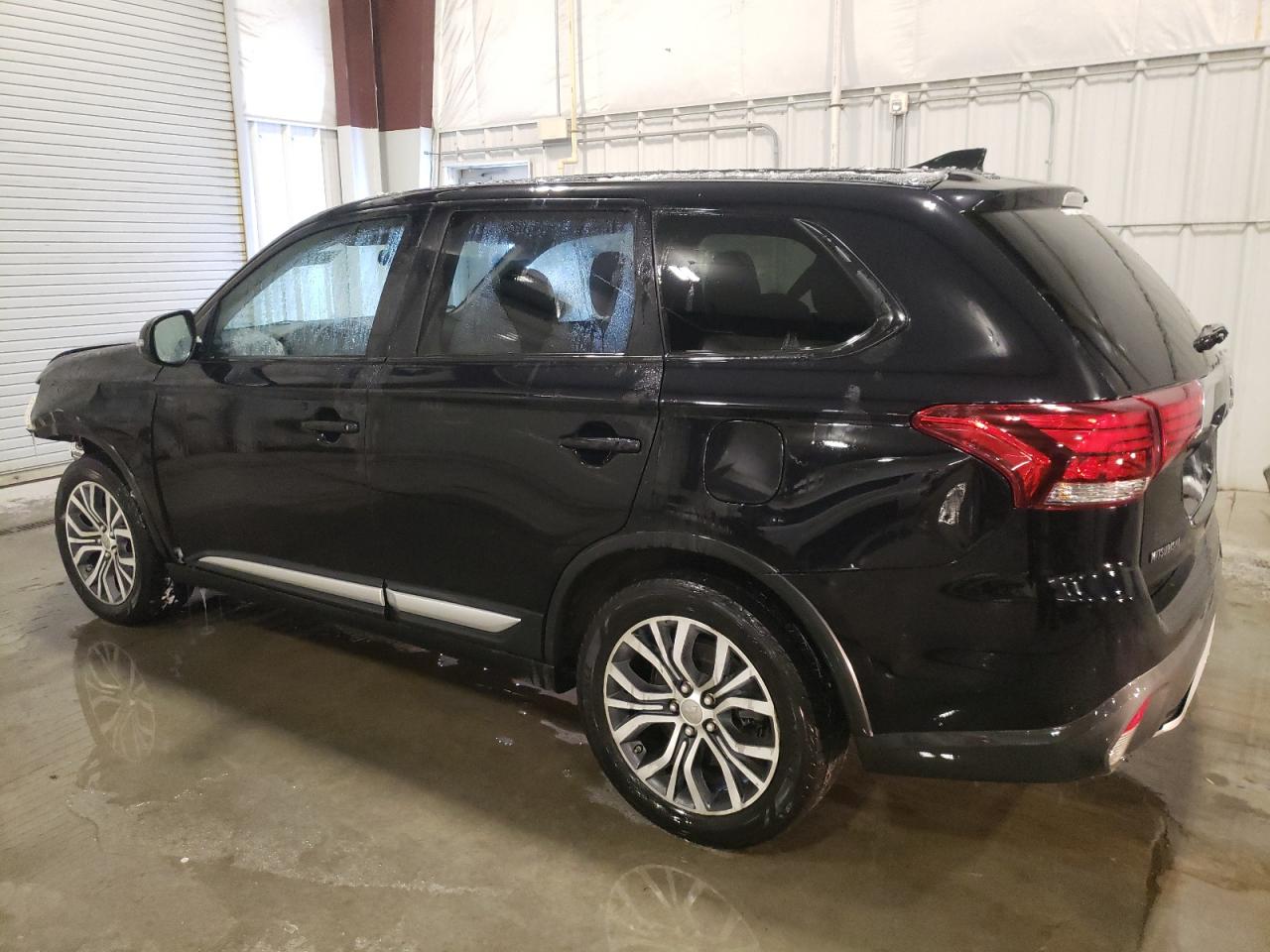 2017 Mitsubishi Outlander - Image 2