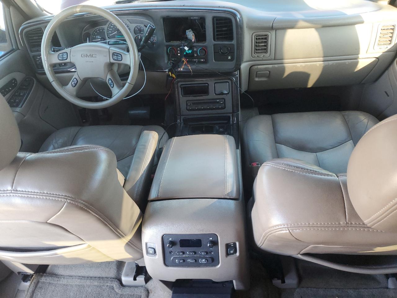 2004 GMC Yukon - Image 8