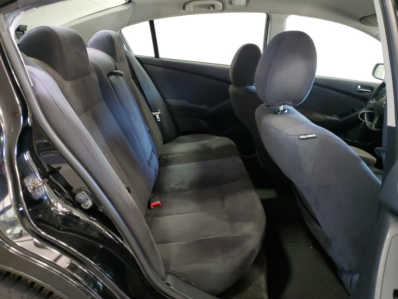 2010 Nissan Altima - Image 10