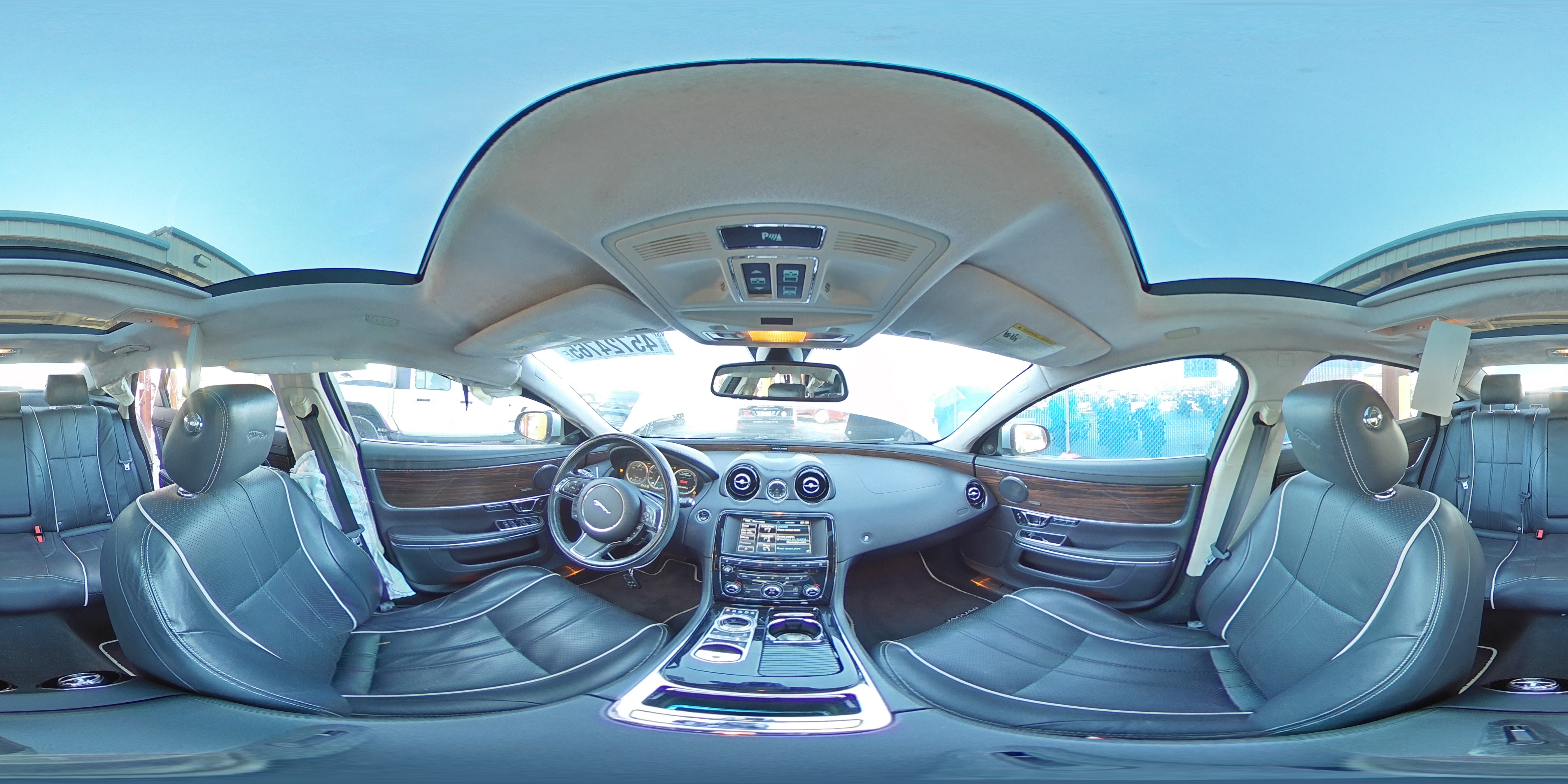2015 Jaguar XJ - Image 15