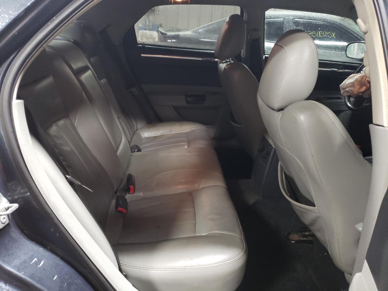 2007 Chrysler 300 - Image 10