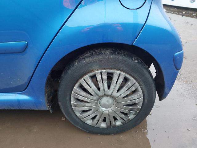 2010 TOYOTA AYGO BLUE