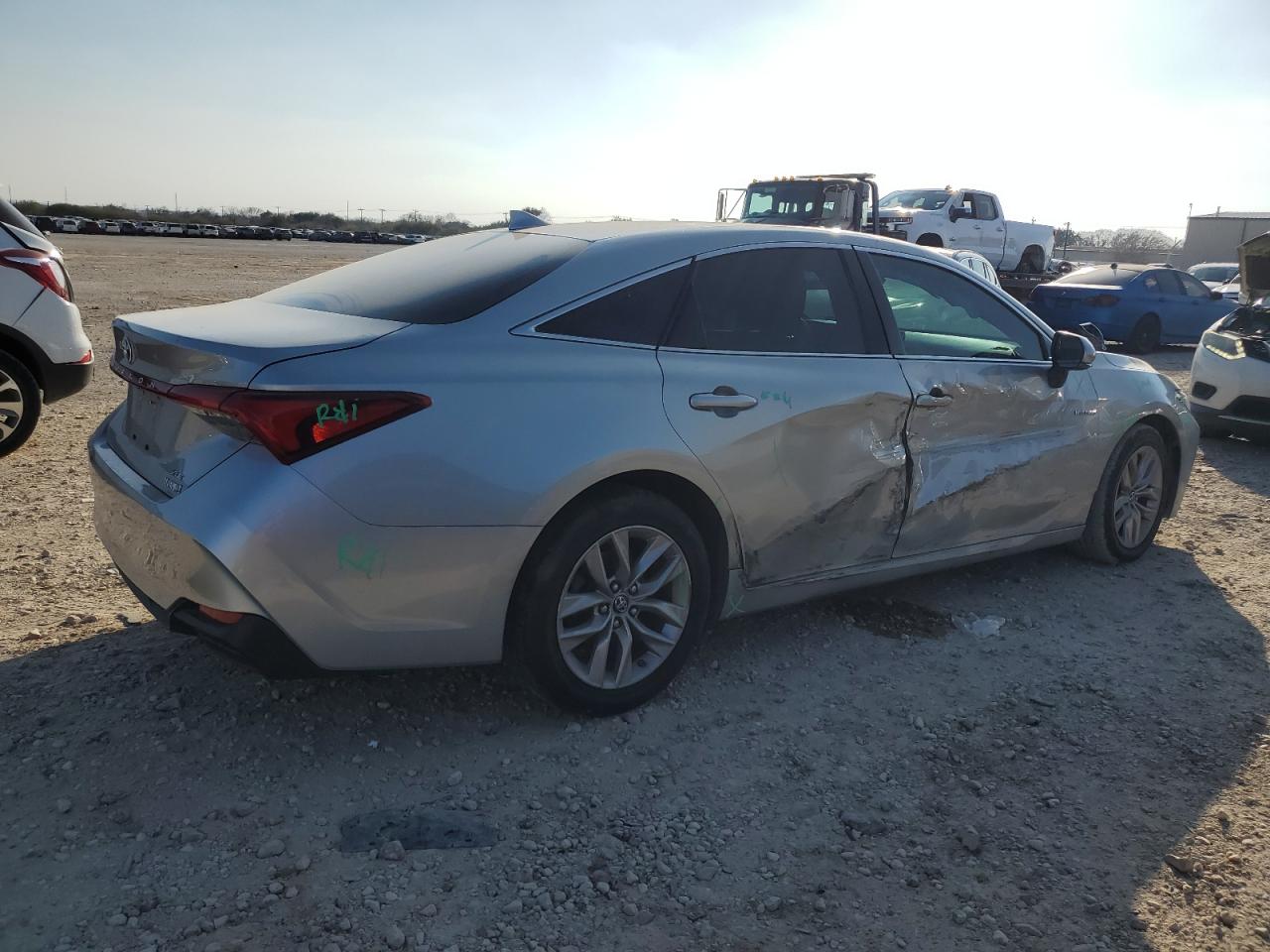 2019 Toyota Avalon - Image 3