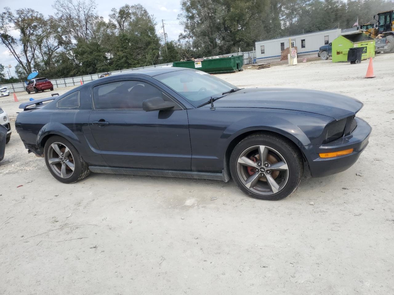 2005 Ford Mustang - Image 4