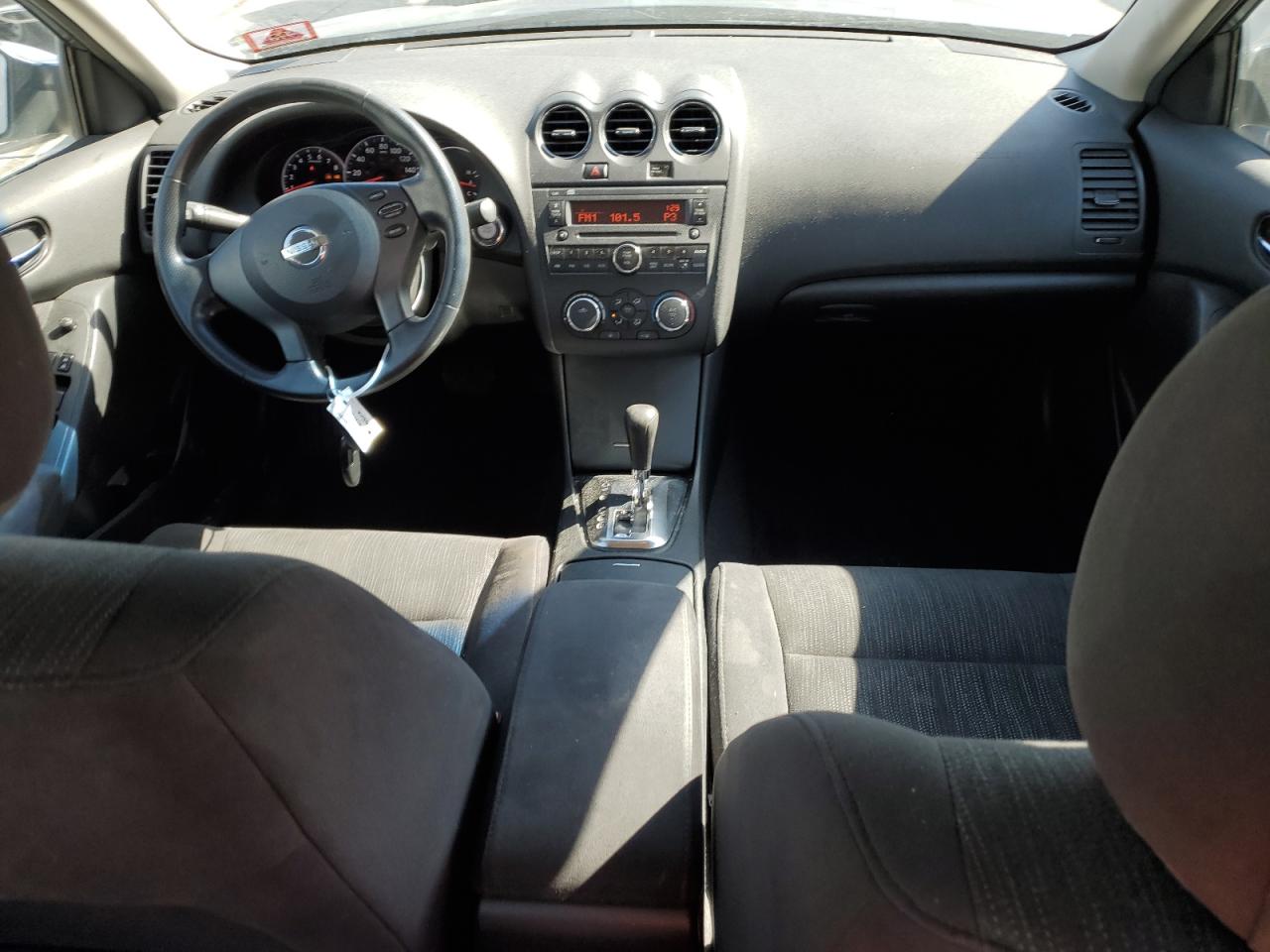 2010 Nissan Altima - Image 8