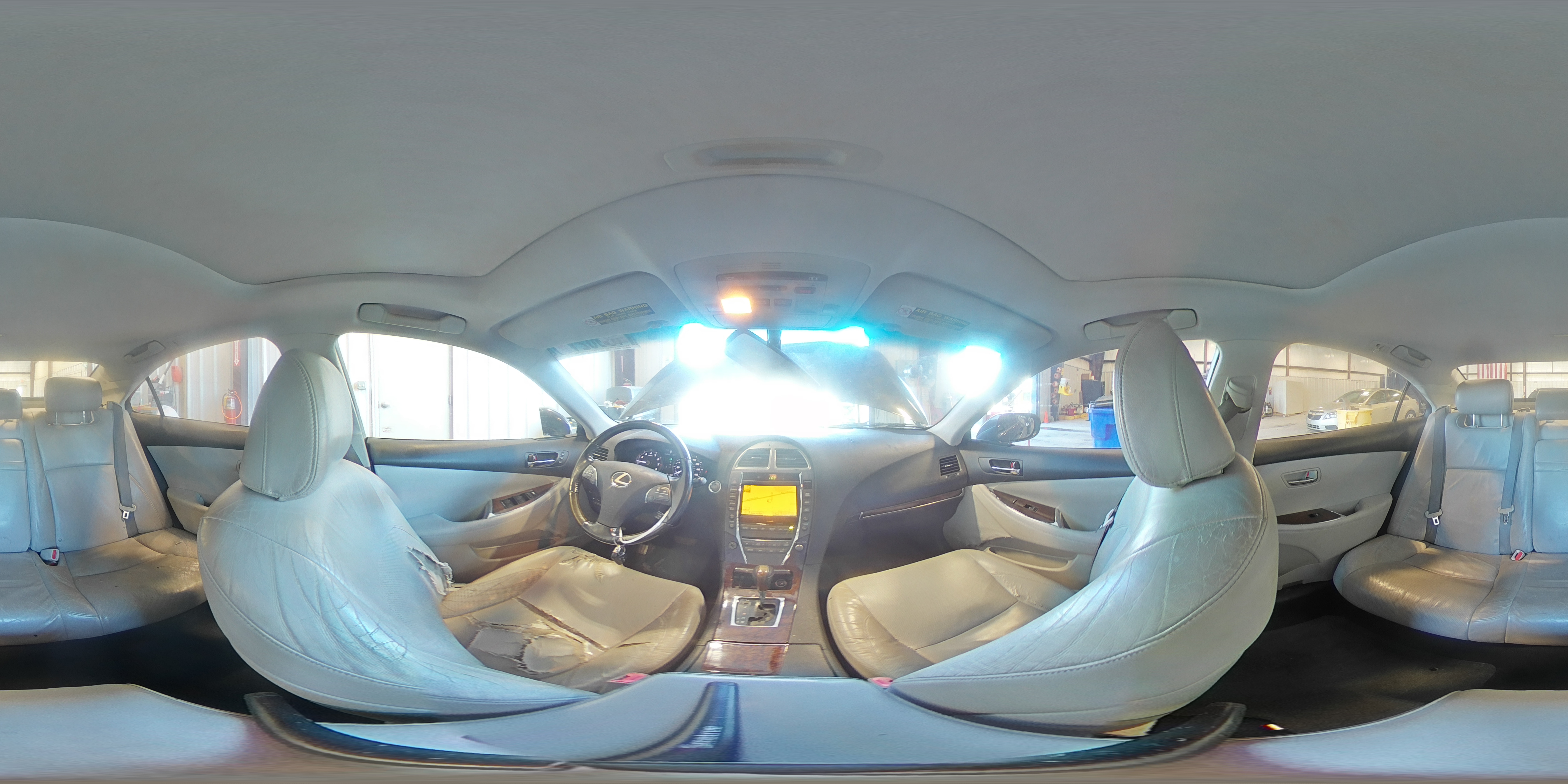 2010 Lexus ES - Image 11