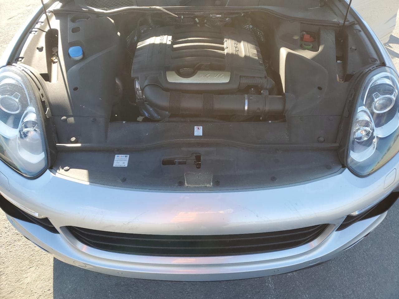2017 Porsche Cayenne - Image 12