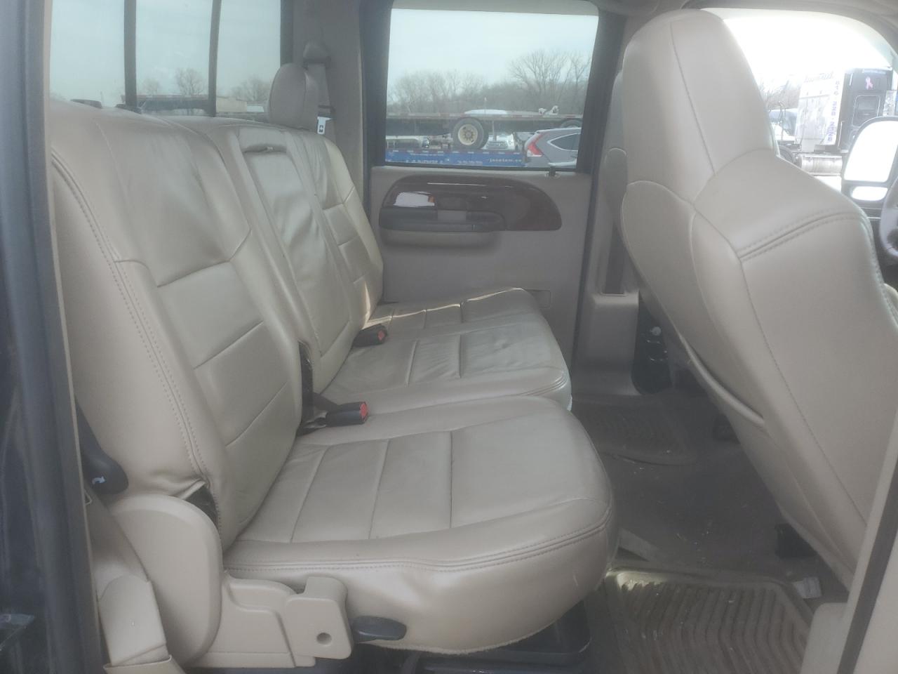 2004 Ford F350 - Image 10