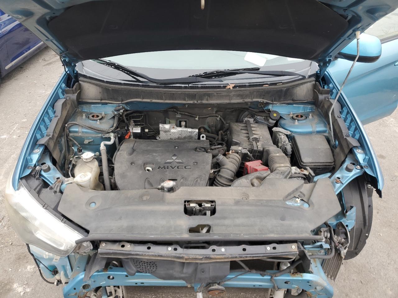 2013 Mitsubishi Outlander - Image 14