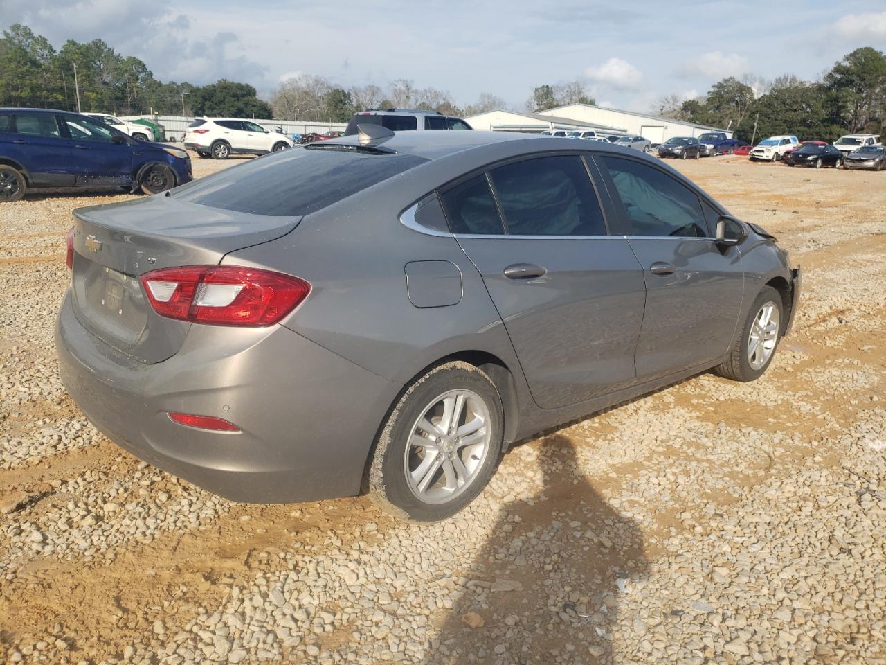 2018 Chevrolet Cruze - Image 3