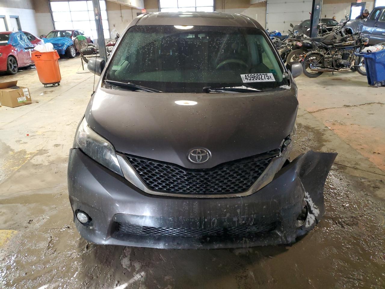 2011 Toyota Sienna - Image 5