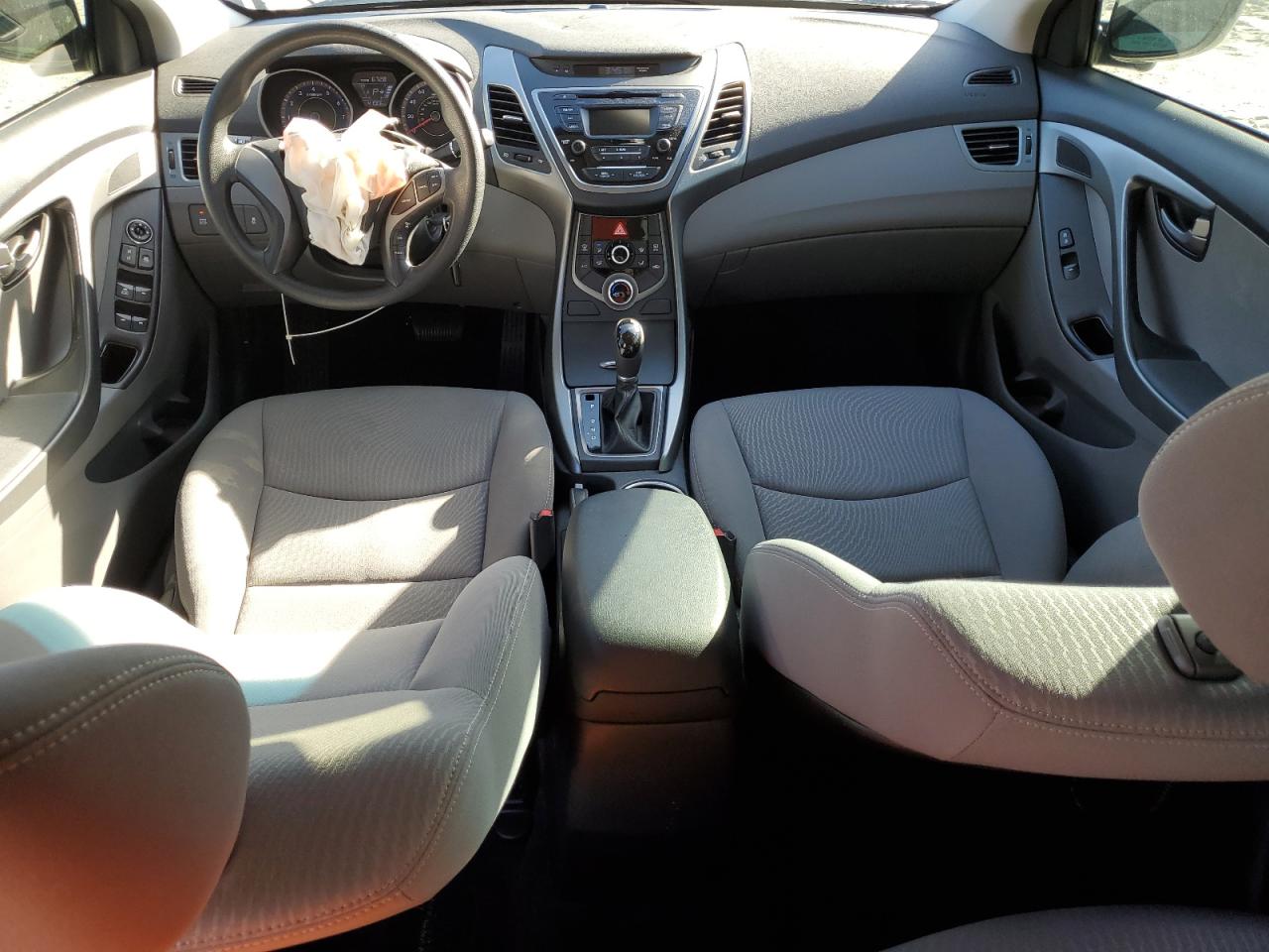 2015 Hyundai Elantra - Image 8