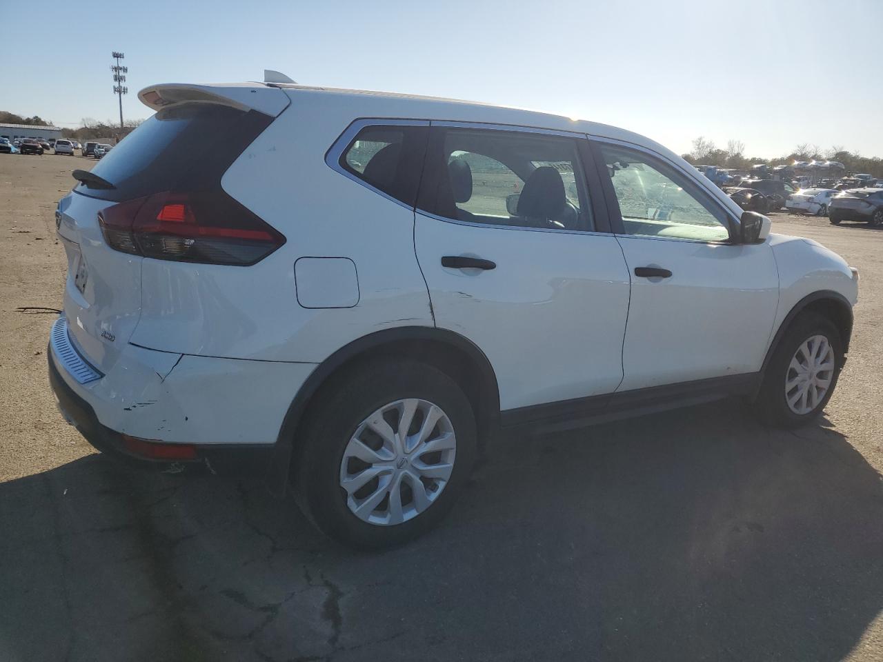 2018 Nissan Rogue - Image 3