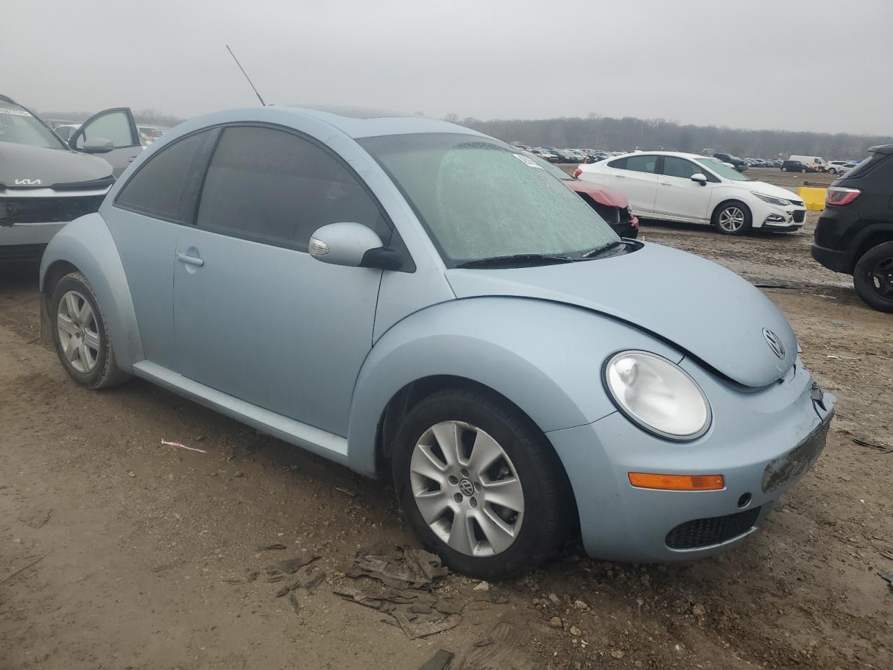 2010 Volkswagen Beetle - Image 4