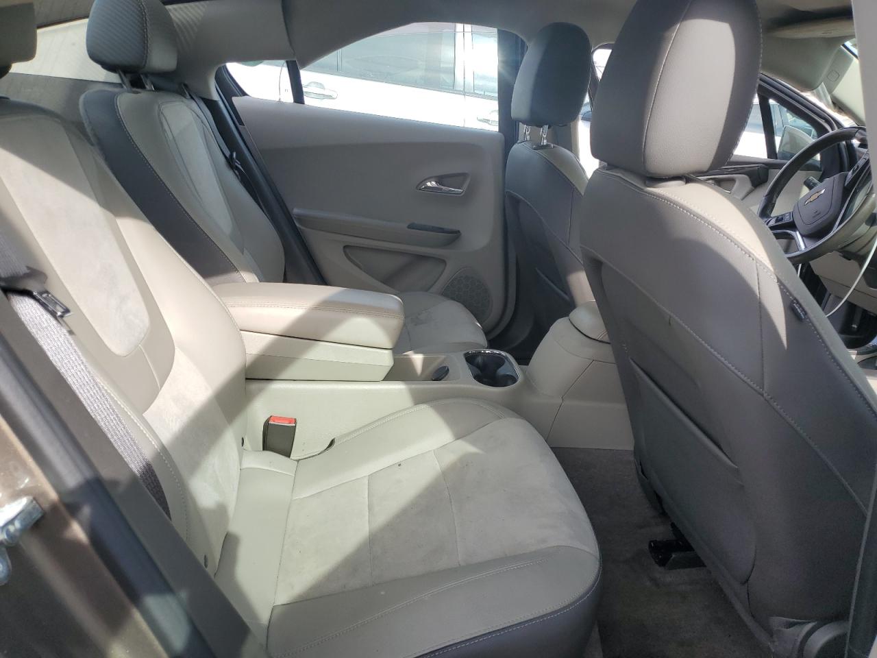 2014 Chevrolet Volt - Image 10