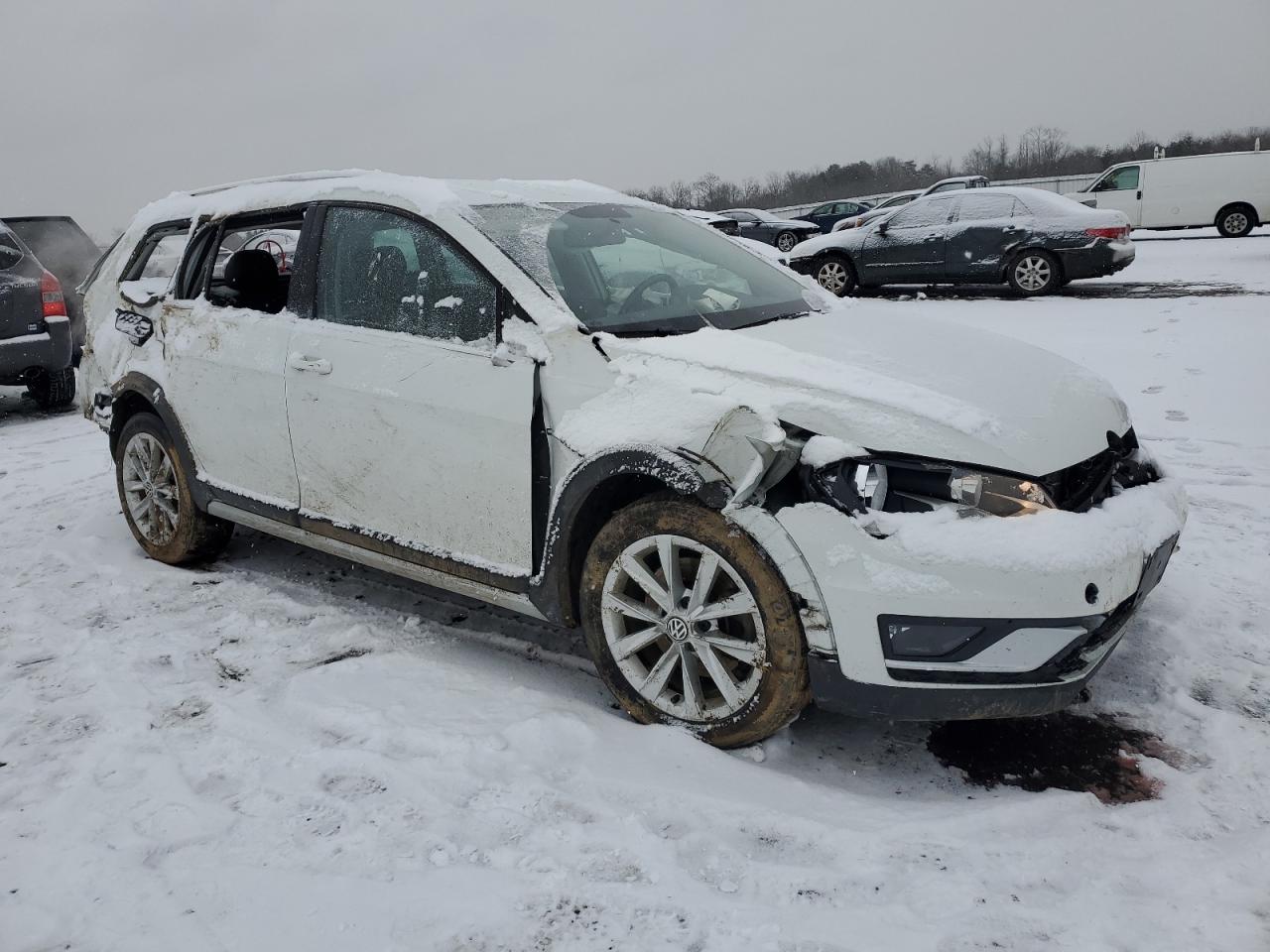 2017 Volkswagen Golf - Image 4