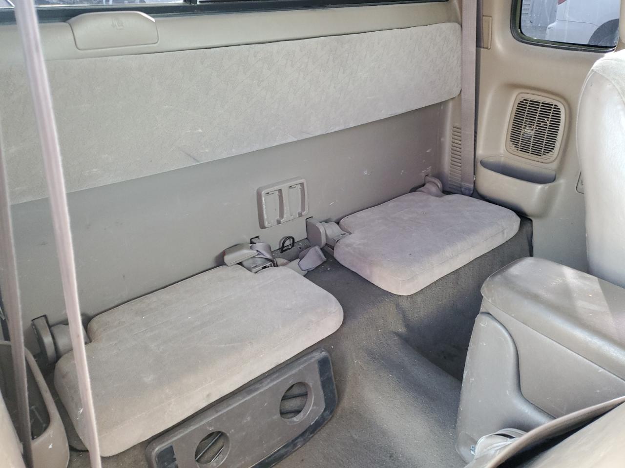 2004 Toyota Tacoma - Image 10