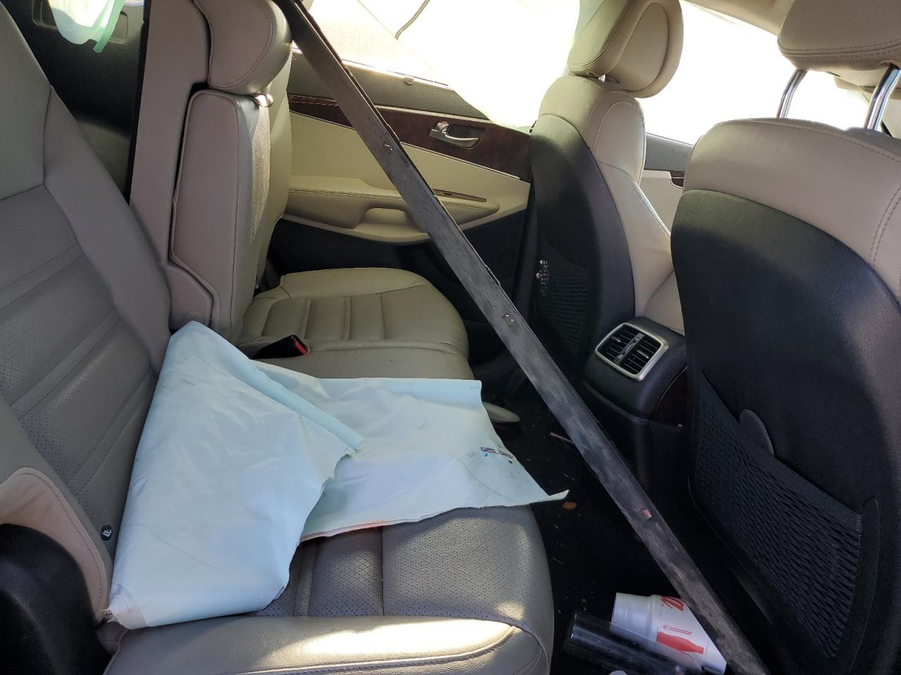 2016 Kia Sorento - Image 12