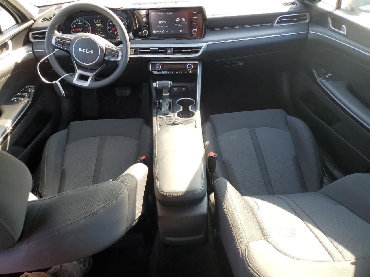 2023 Kia K5 - Image 8