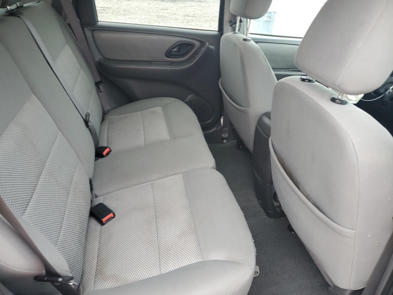 2006 Ford Escape - Image 12