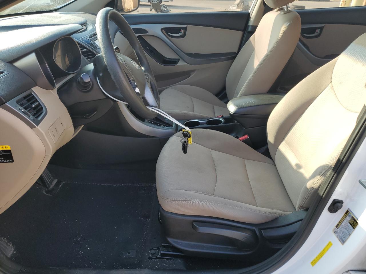 2016 Hyundai Elantra - Image 7