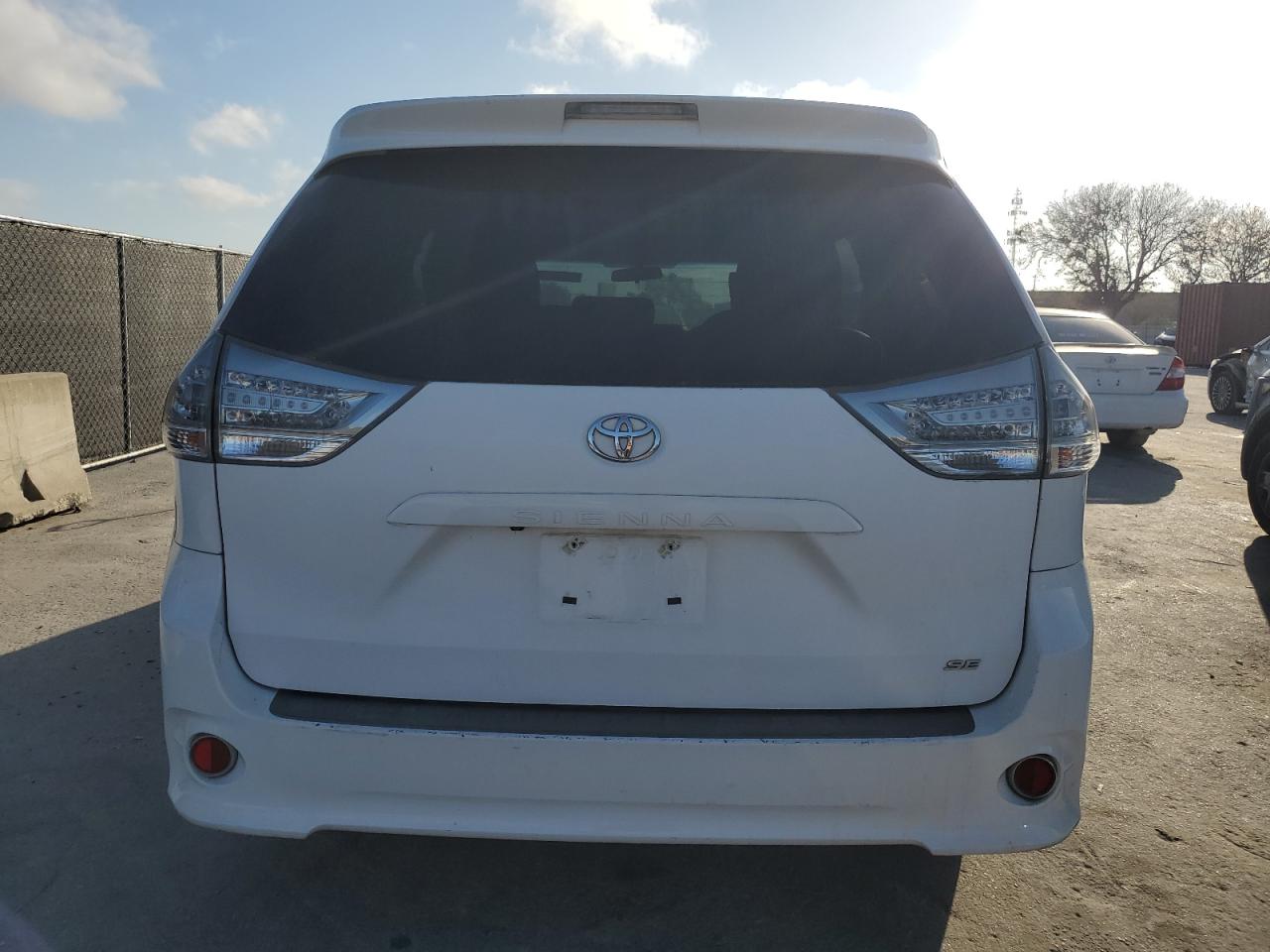 2011 Toyota Sienna - Image 6