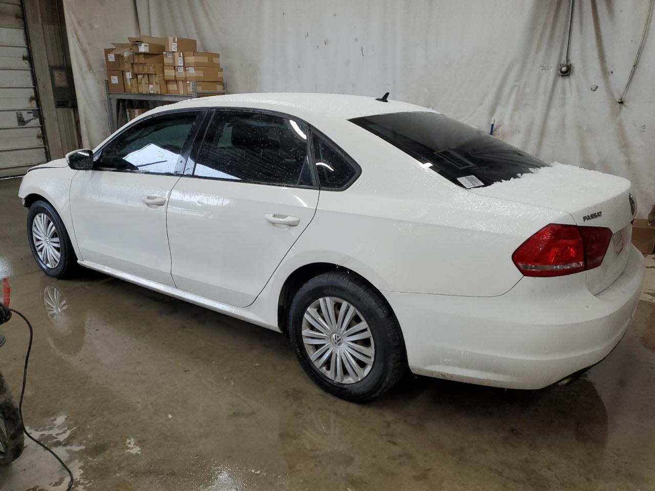 2015 Volkswagen Passat - Image 2