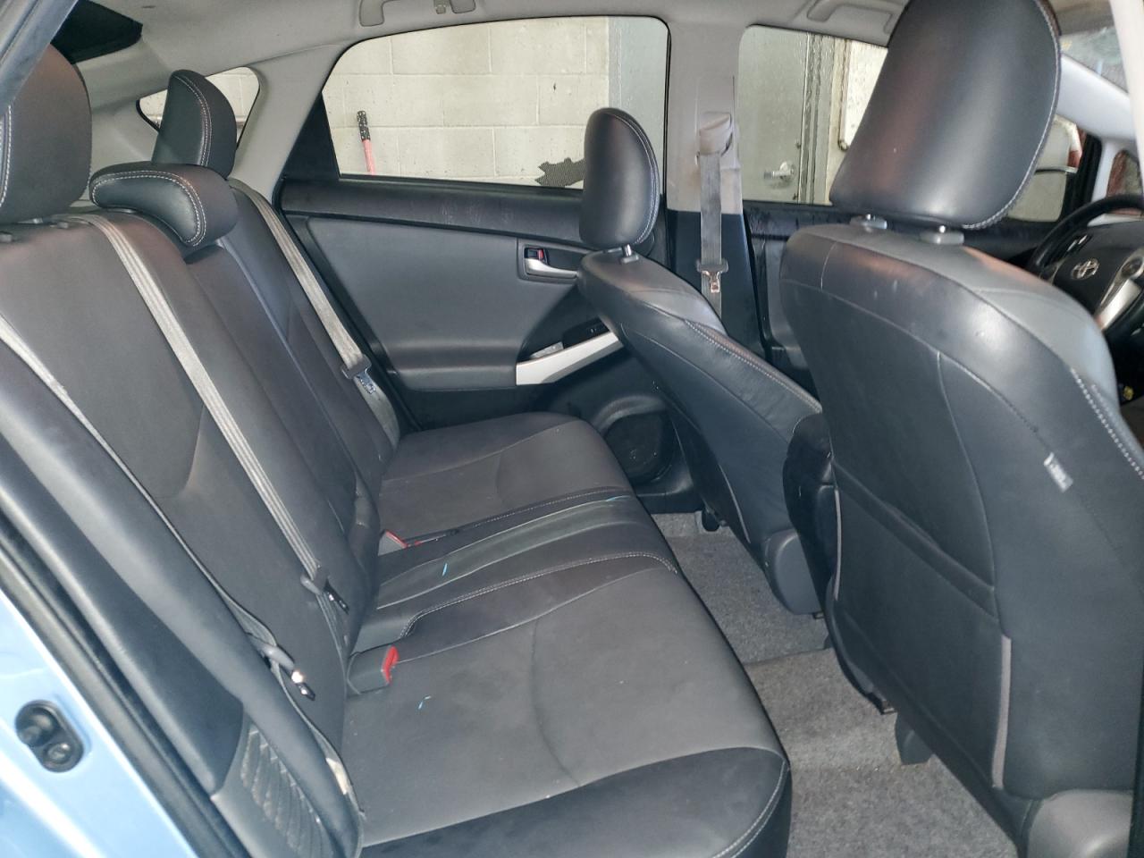 2012 Toyota Prius - Image 10