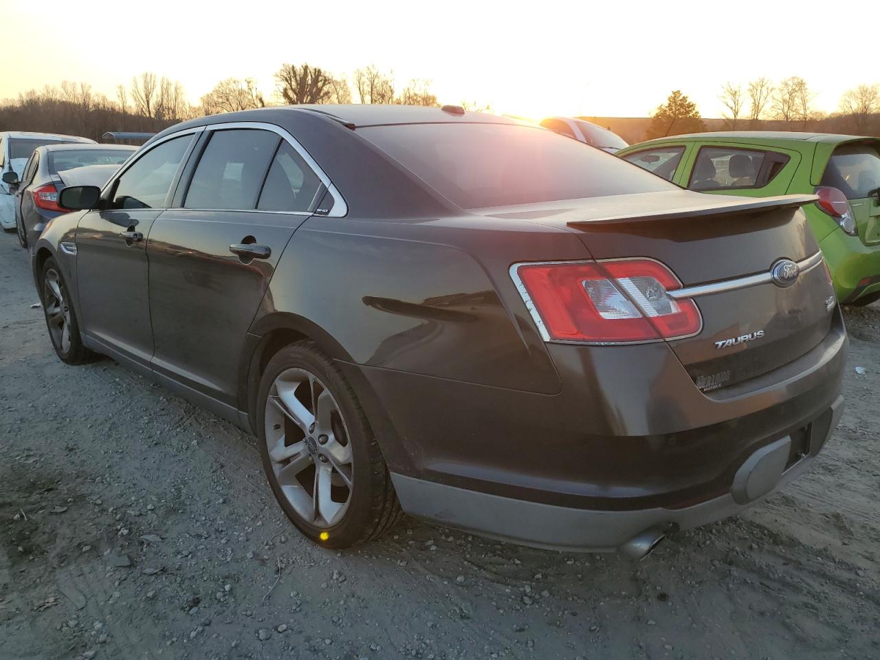 2010 Ford Taurus - Image 2