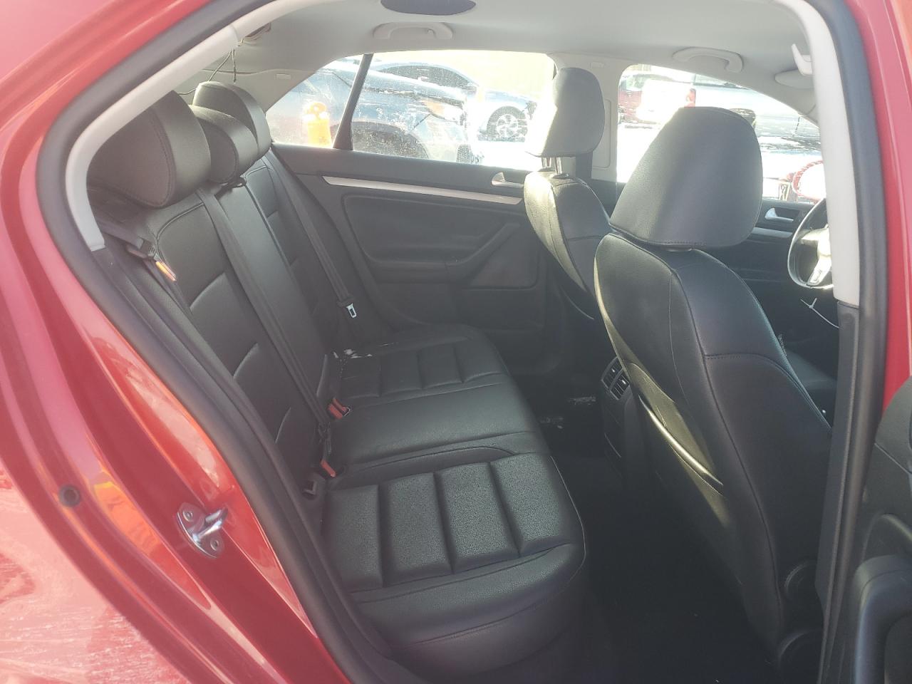 2010 Volkswagen Jetta - Image 10