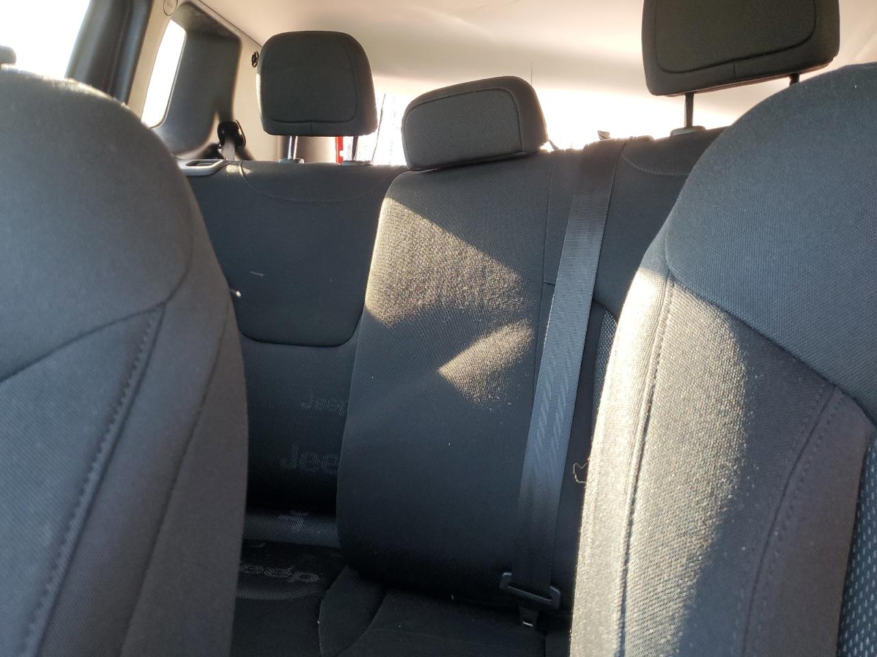 2017 Jeep Renegade - Image 10