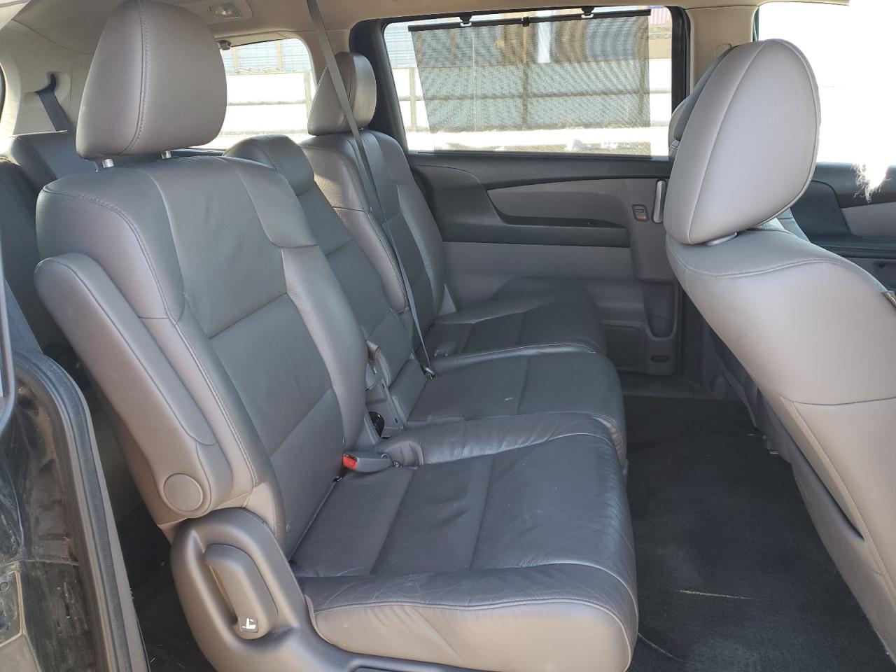 2012 Honda Odyssey - Image 11