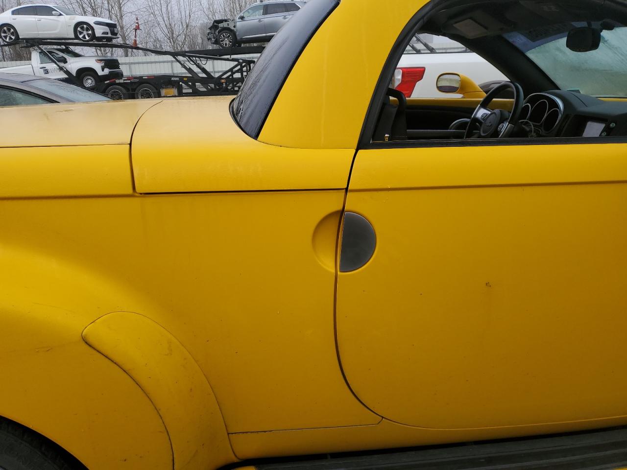 2005 Chevrolet SSR - Image 11