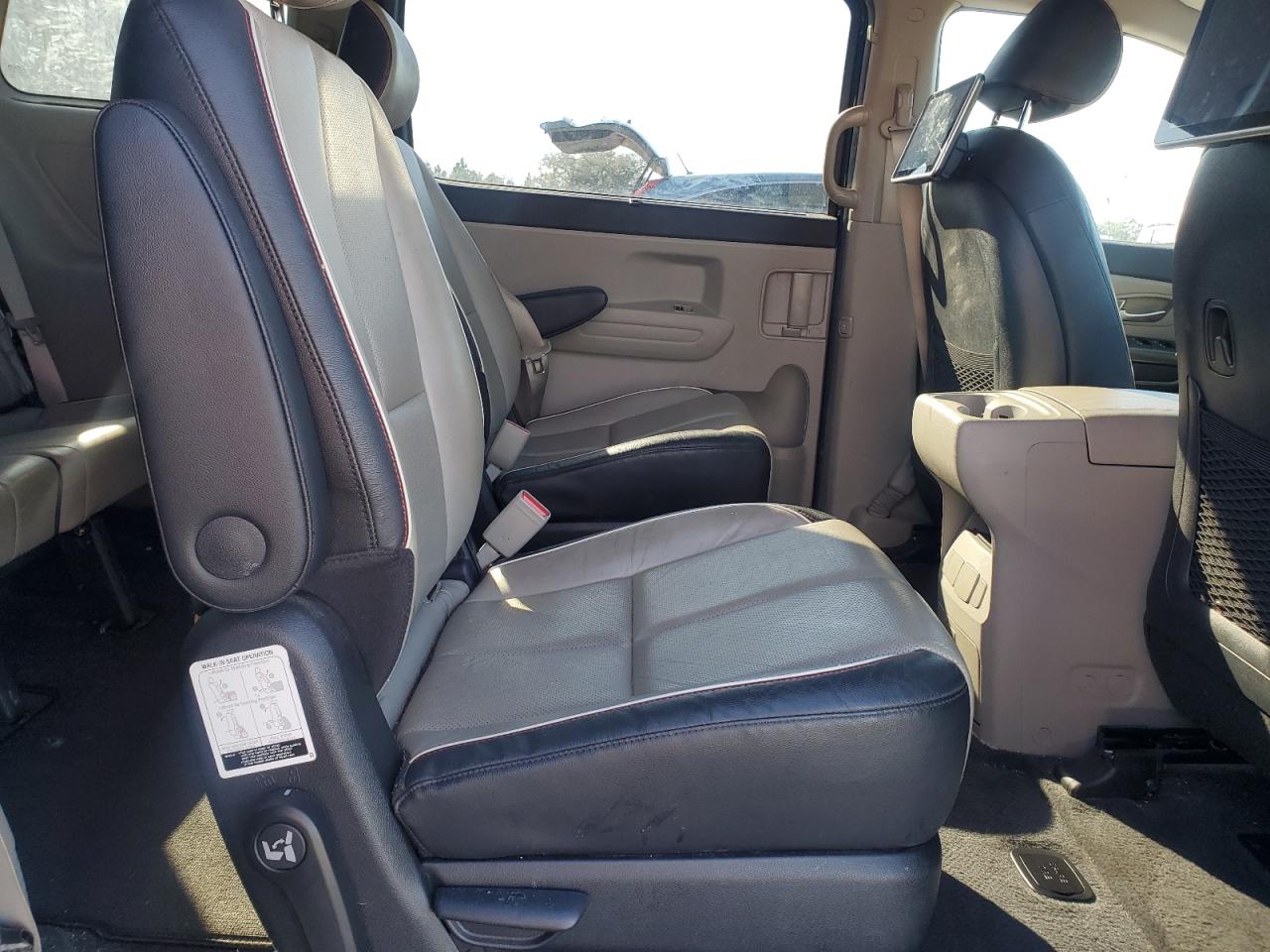 2020 Kia Sedona - Image 11