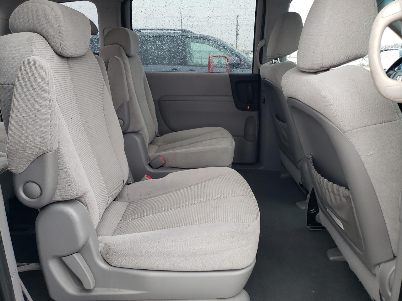 2008 Kia Sedona - Image 11