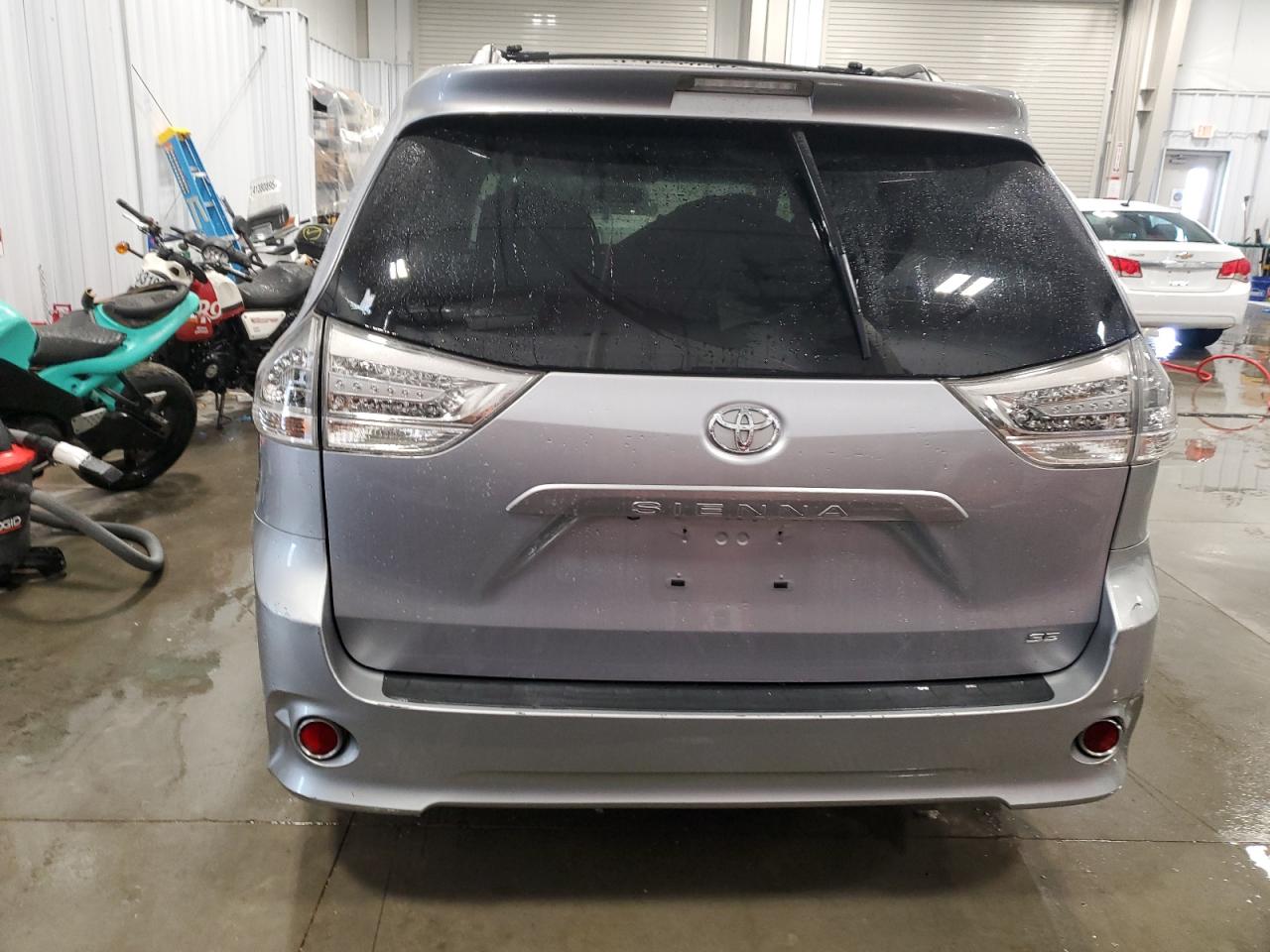 2012 Toyota Sienna - Image 6