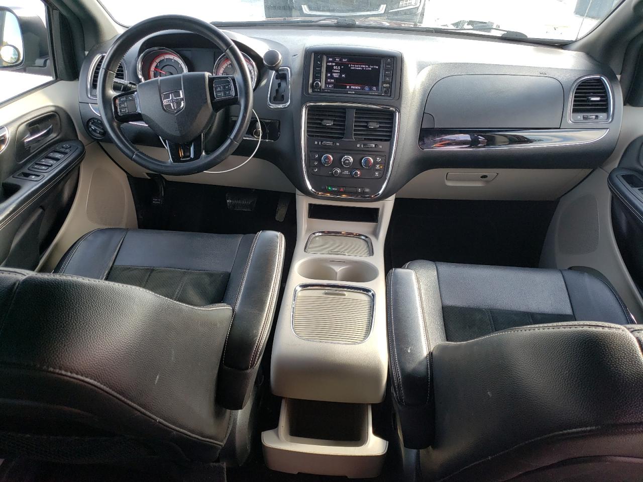 2018 Dodge Caravan - Image 8